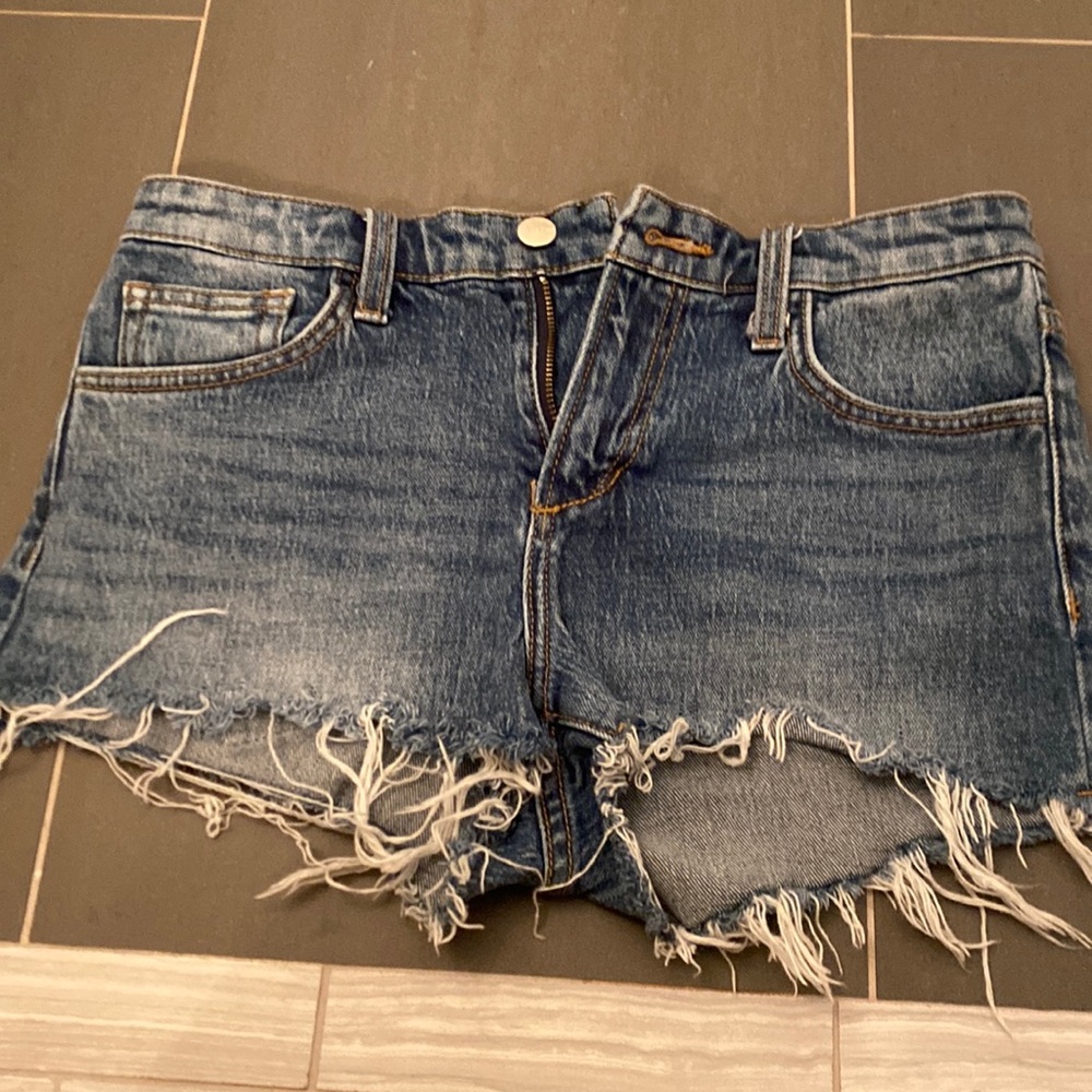 Joe’s blue frayed jean shorts size 25